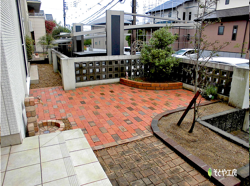 レンガでお洒落に雑草対策（木津川市）