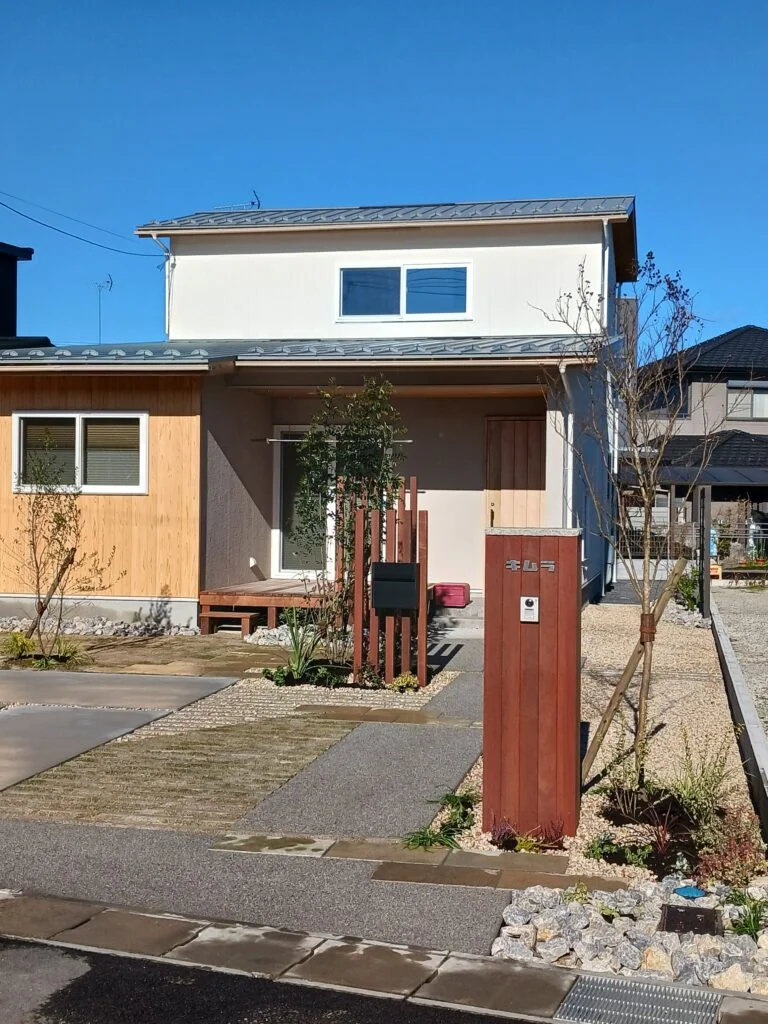 天然木を使用した和風外構