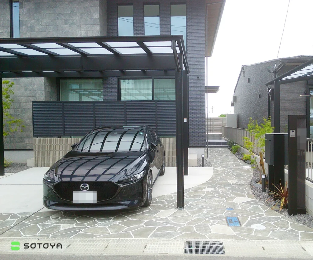 乱形石風の塗装で仕上げたアプローチ