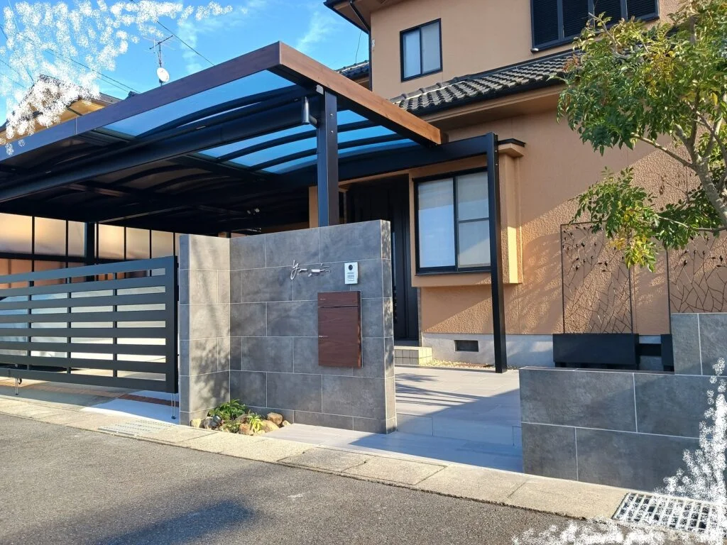 西日をさえぎるカーポート