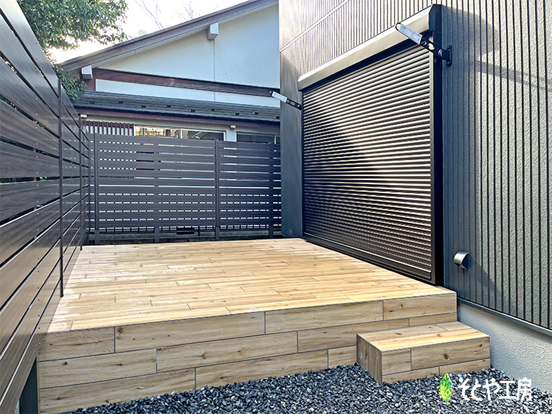 家族で楽しむ広々タイルテラス