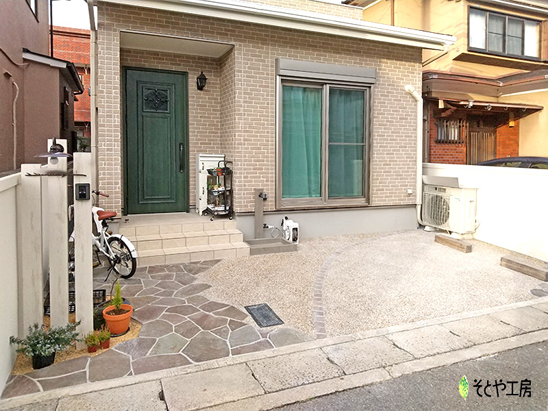 控えめなアプローチ（京田辺市）