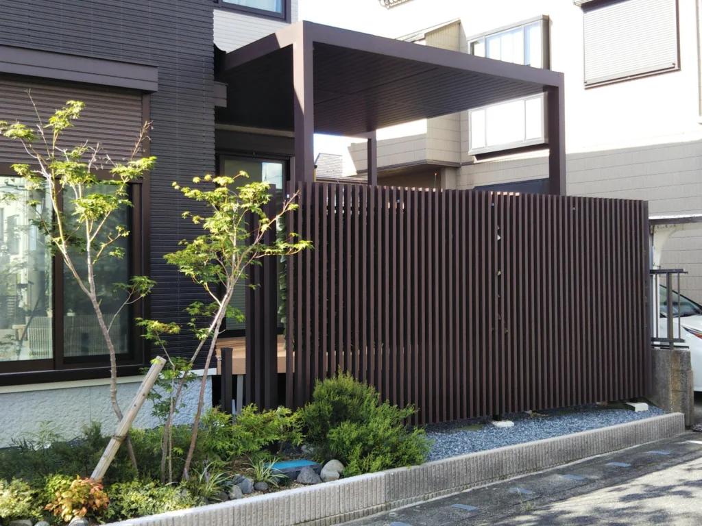 おしゃれなエクステリアでプライベートな空間に