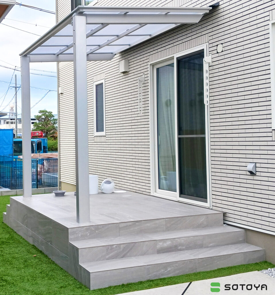 室内と高さを合わせたテラス