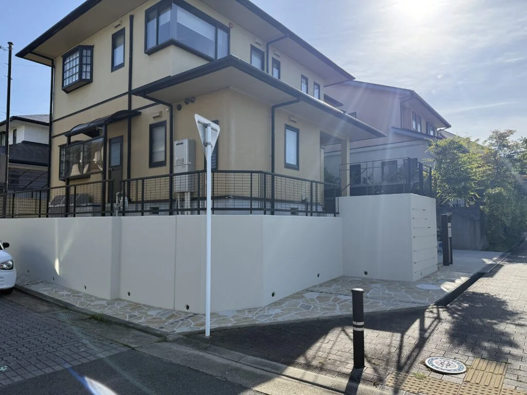 植栽を無くしスッキリとした外構に！(精華町)