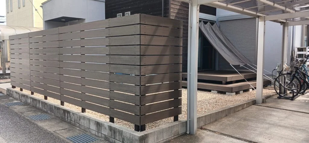 木調樹脂フェンス　ニコボード