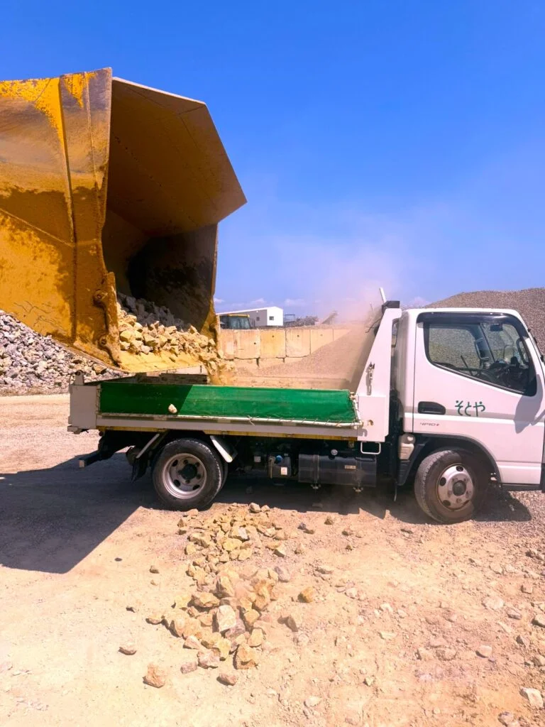 【施工写真あり】エクステリアに使える栗石の種類と選び方｜SOTOYAのこだわり対応とは？