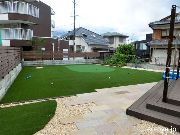 みんなが遊ぶ庭