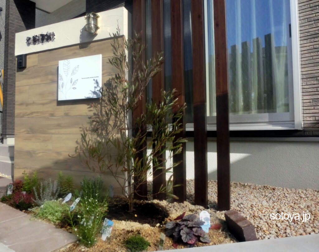 カフェスタイルの門まわり