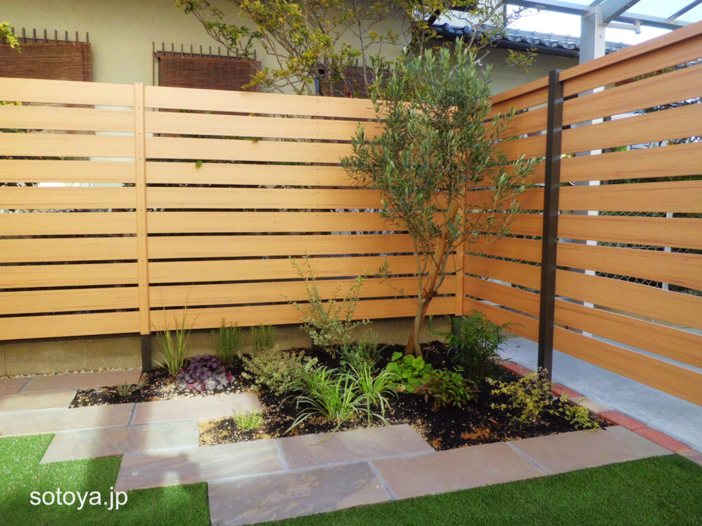 大人気の樹脂製フェンス