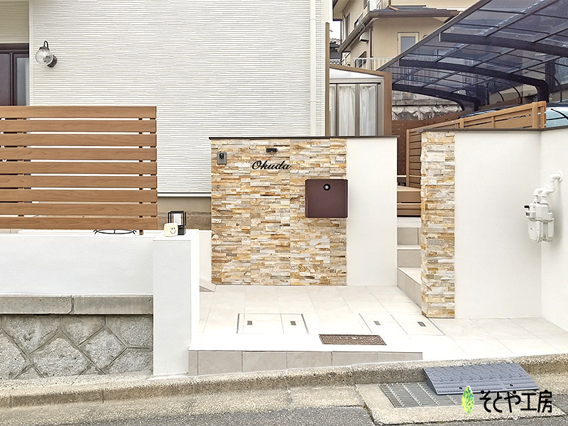 既存の構造物を活かした、ナチュラルモダンな門回り（宇治市）