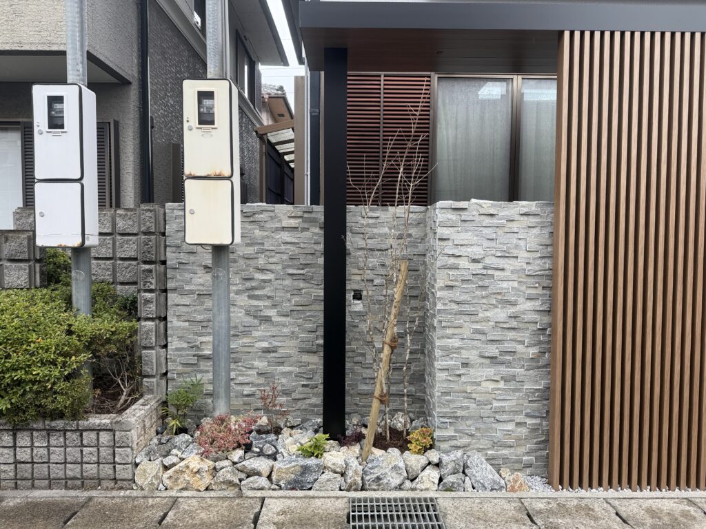 外構、お庭、エクステリア工事の邪魔者？いいえ！その「ガスメーター」は動かせます！