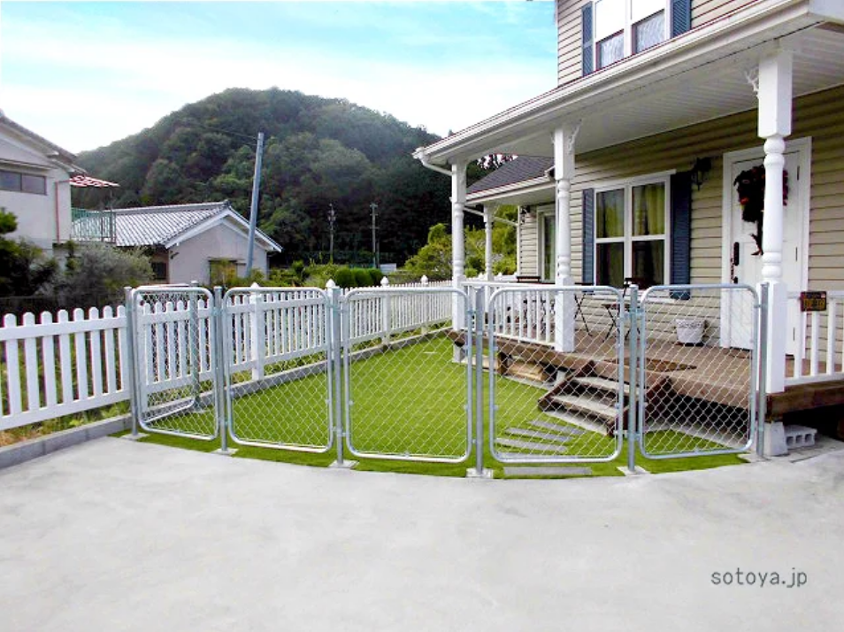 アメリカンテイストなクローズ外構