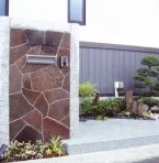 石を組み合わせたデザイン