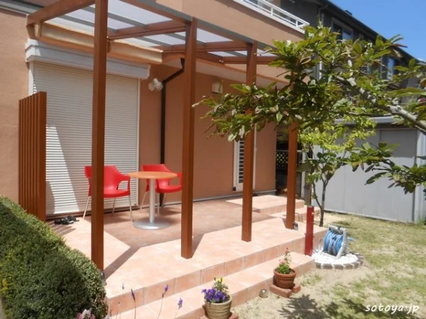 夫婦でくつろぐお庭