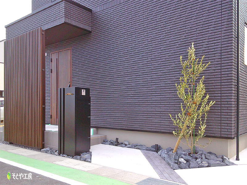 動線を活かすエントランス（草津市）