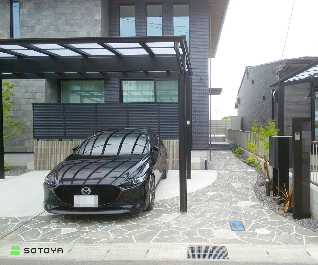 乱形石風の塗装で仕上げたアプローチ（栗東市）