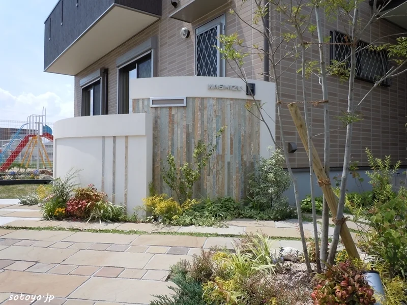 ゲストを歓迎する門柱