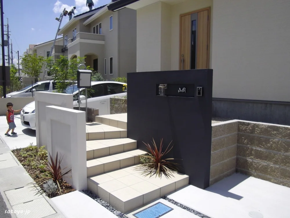 重なり合うモノトーン