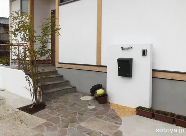 石貼りがメインのシンプルスタイル