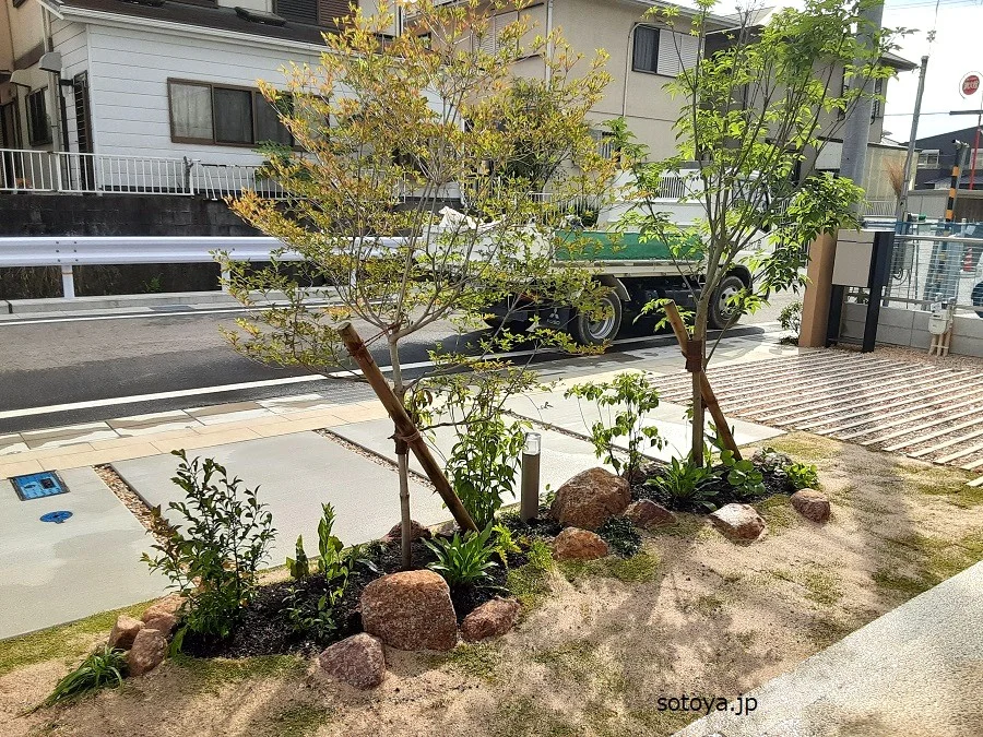 植栽が映える外まわり（栗東市）