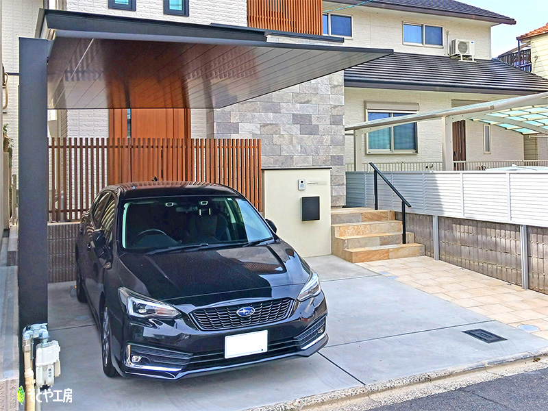 夜は車を照らしてくれるカーポート