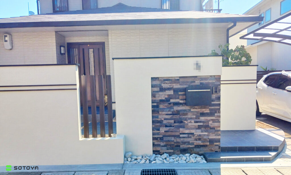 視線を集める門柱（長岡京市）