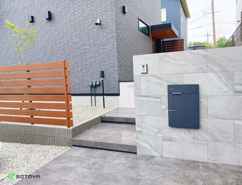 奥行を出すエントランス