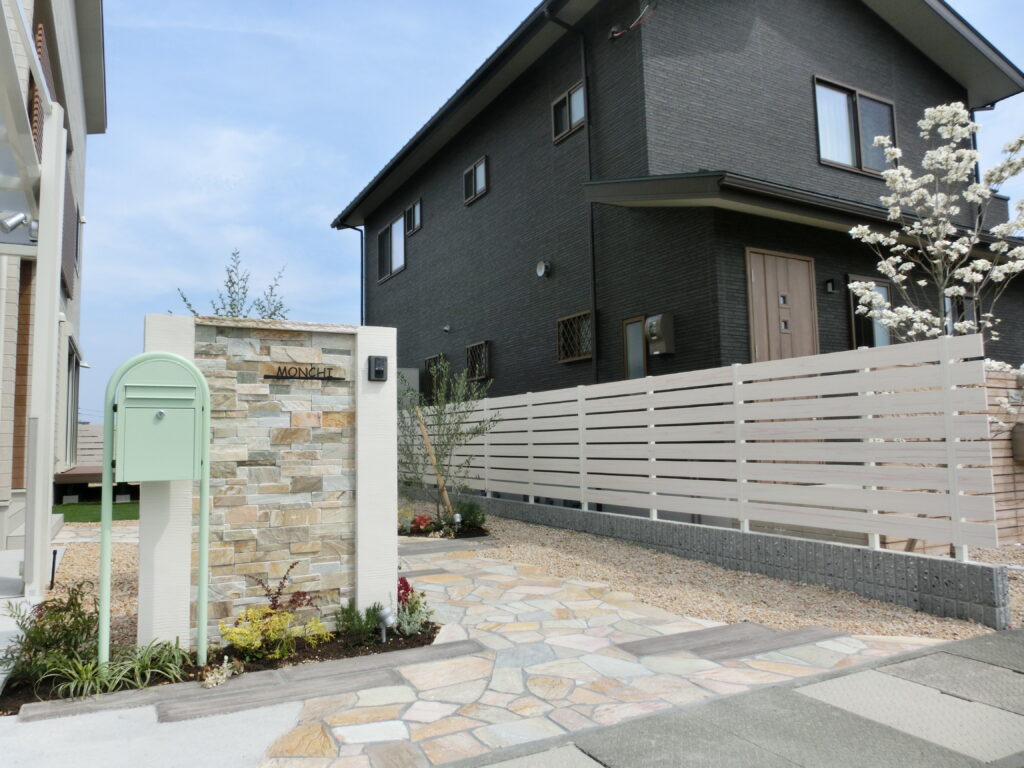 ホワイト×ベージュで上品に