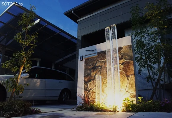 幻想的な光の柱（草津市）