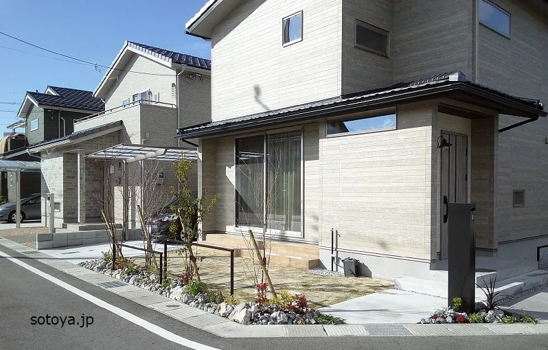 華奢なフレームがアクセントの外まわり（守山市）