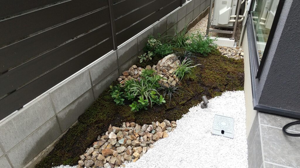 目隠しフェンスを取り入れた落ち着いた外構　（大津市）