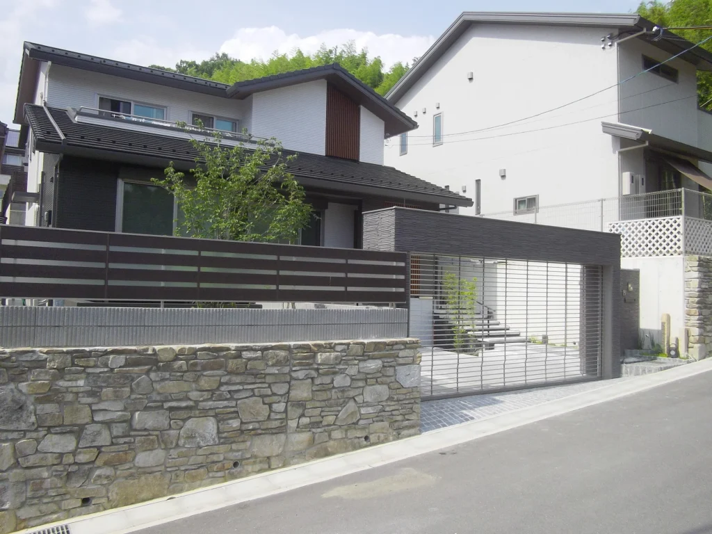 開放感のあるクローズ外構（京都市）