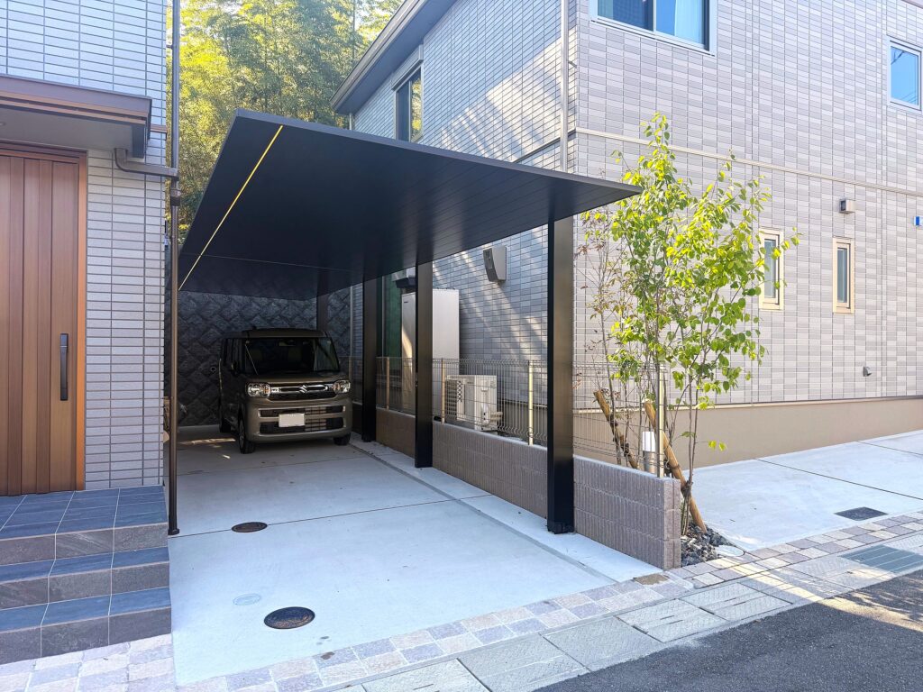 美しさも、機能も、住まいと一体に　人気カーポート常設展示中