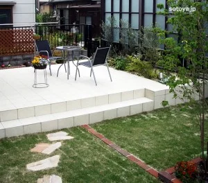 隣家からの目隠しを確保しつつ。（守山市）