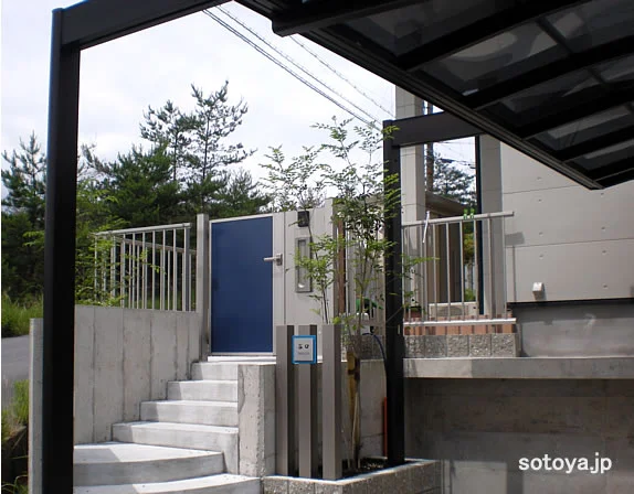 殺風景もグリーンで暖かく（湖南市）